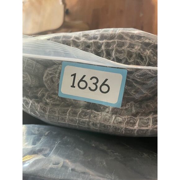 Parachute Gray Waffle Knit Men's Robe - Picture 8 of 8